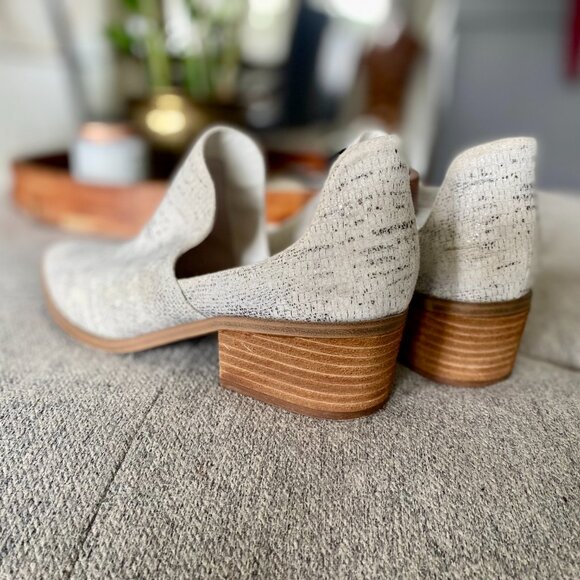 Chinese Laundry Fortune Lizard Booties - Picture 7 of 11